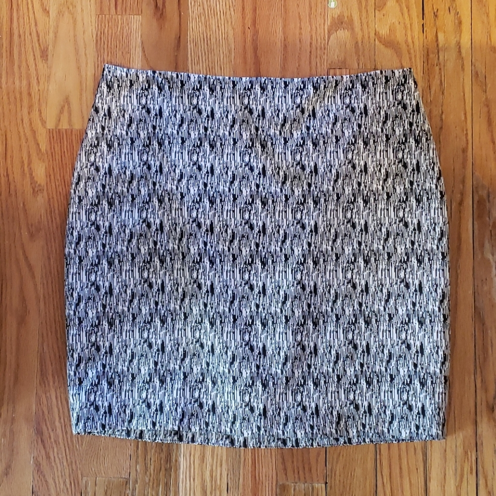 Geo pattern mini skirt